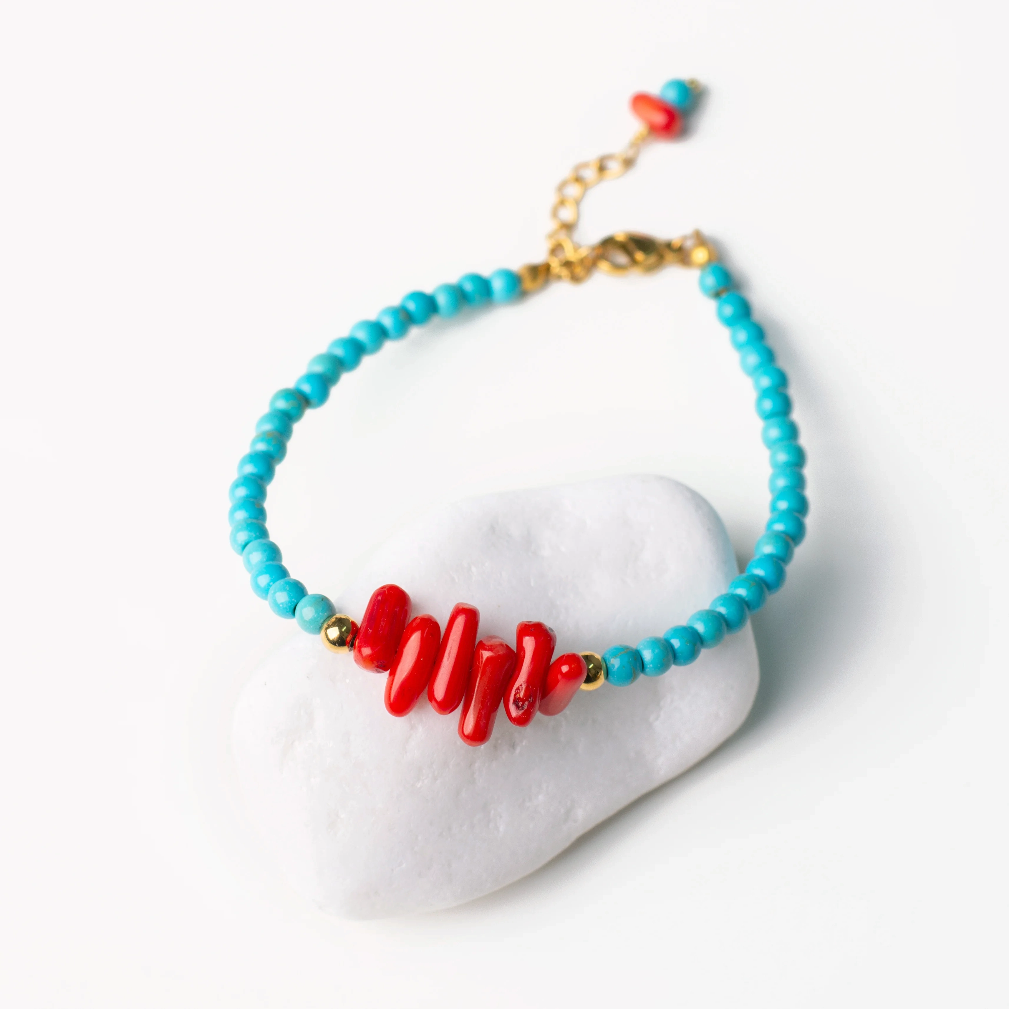 Βραχιόλι χαουλίτη και κόκκινα κοράλλια - Καλοκαιρινή έμπνευση