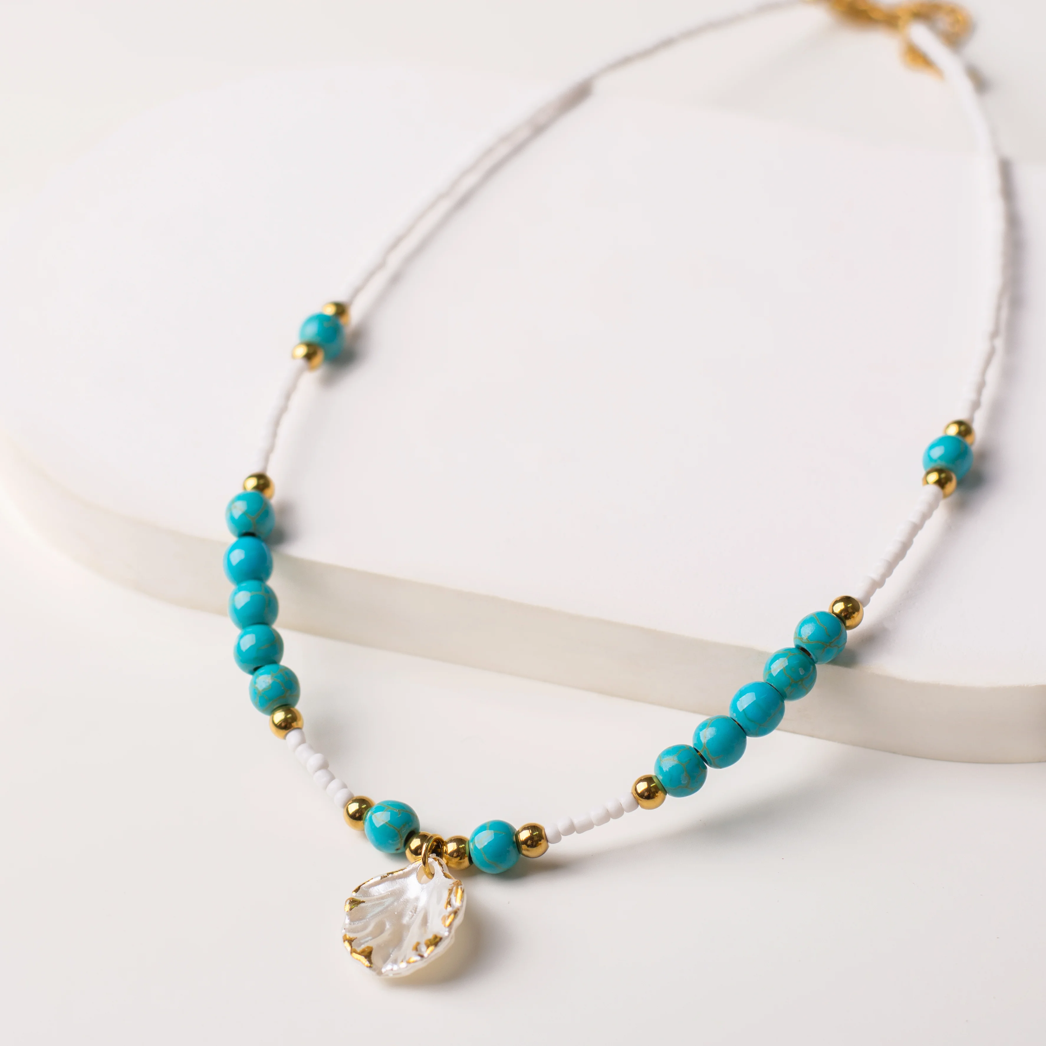 Κολιέ χαουλίτη και λευκές χάντρες - Τυρκουάζ όνειρο