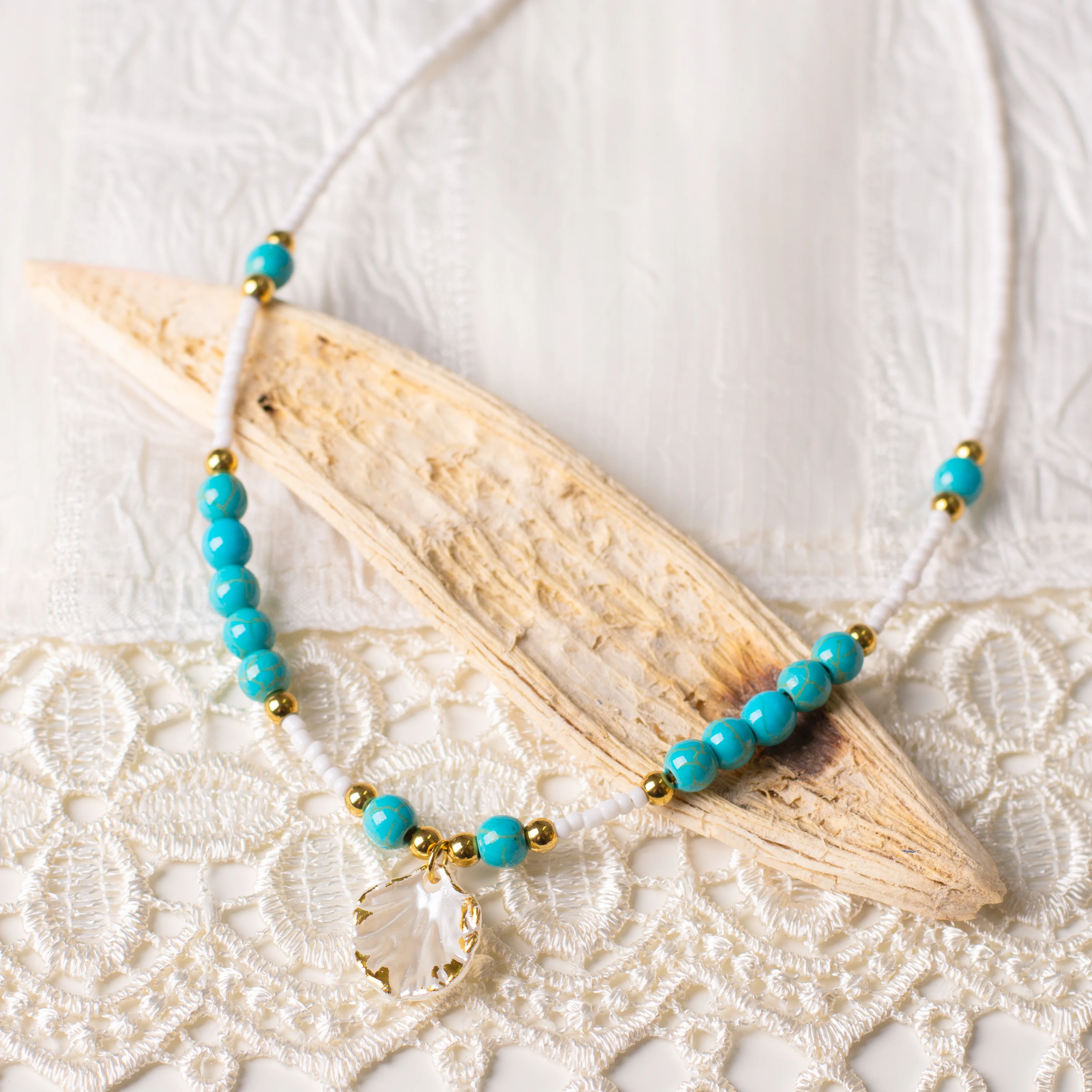 Alternative view of Κολιέ χαουλίτη και λευκές χάντρες - Τυρκουάζ όνειρο