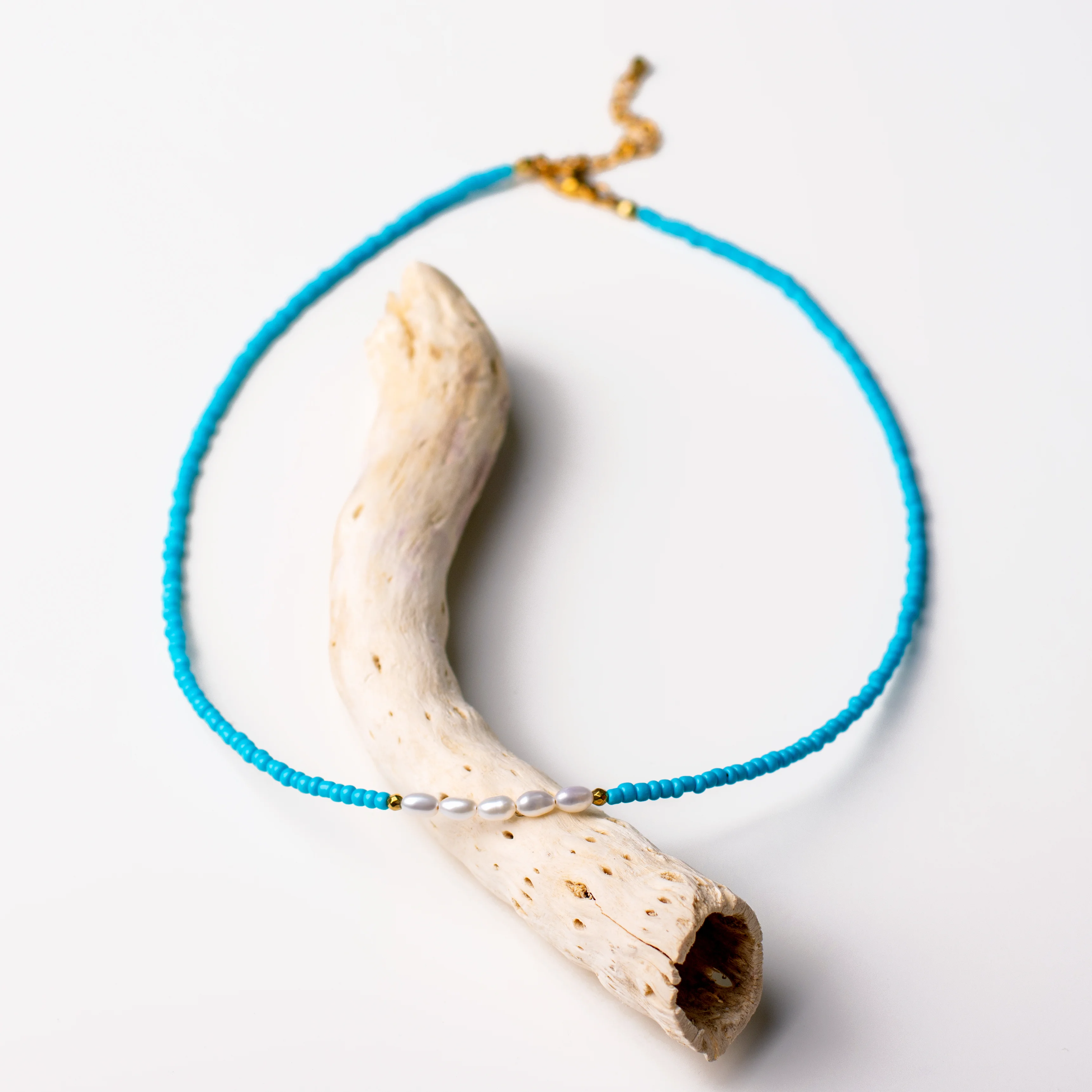 Κολιέ με φυσικά μαργαριτάρια, αιματίτη και τυρκουάζ χάντρες – Πρωινό φως