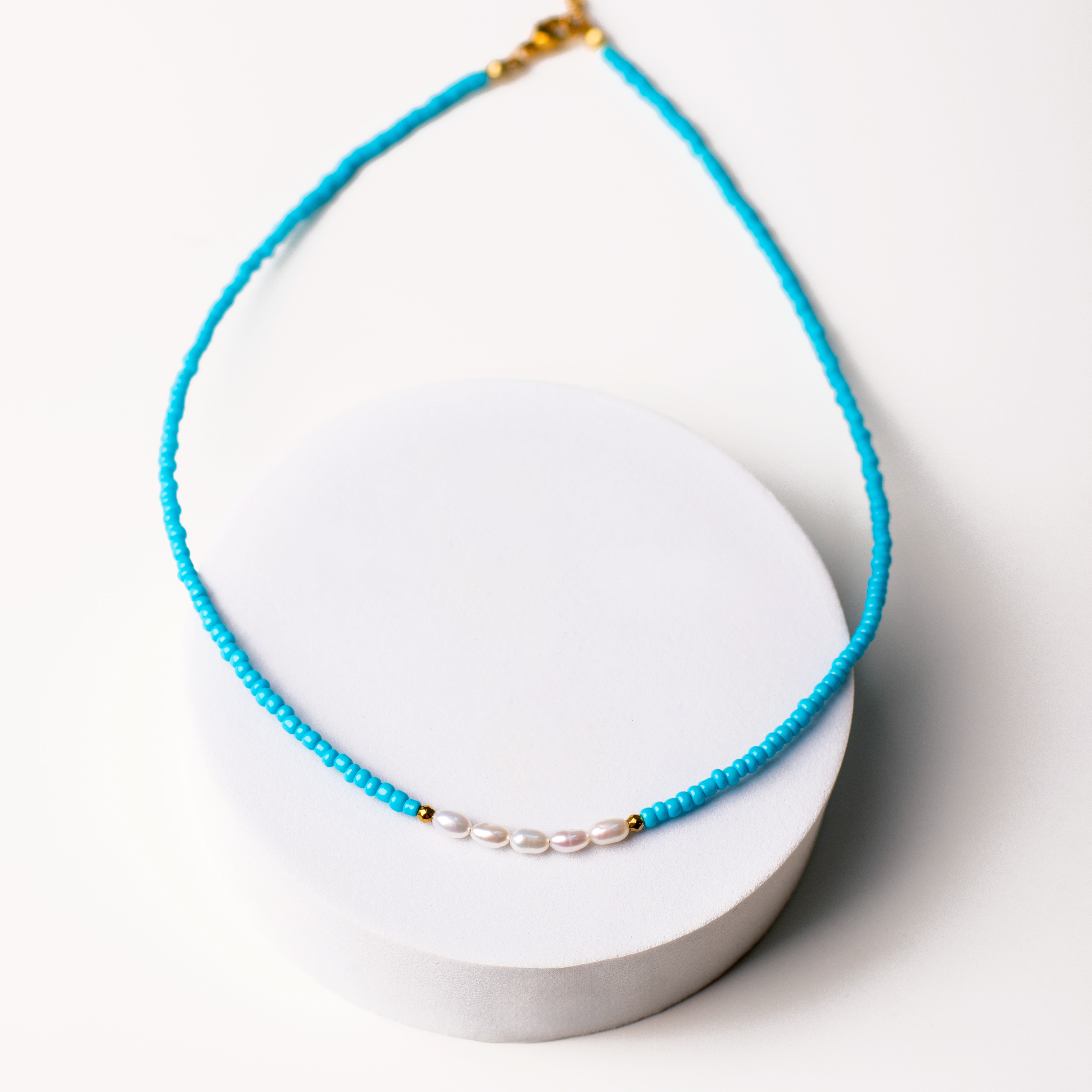 Alternative view of Κολιέ με φυσικά μαργαριτάρια, αιματίτη και τυρκουάζ χάντρες – Πρωινό φως