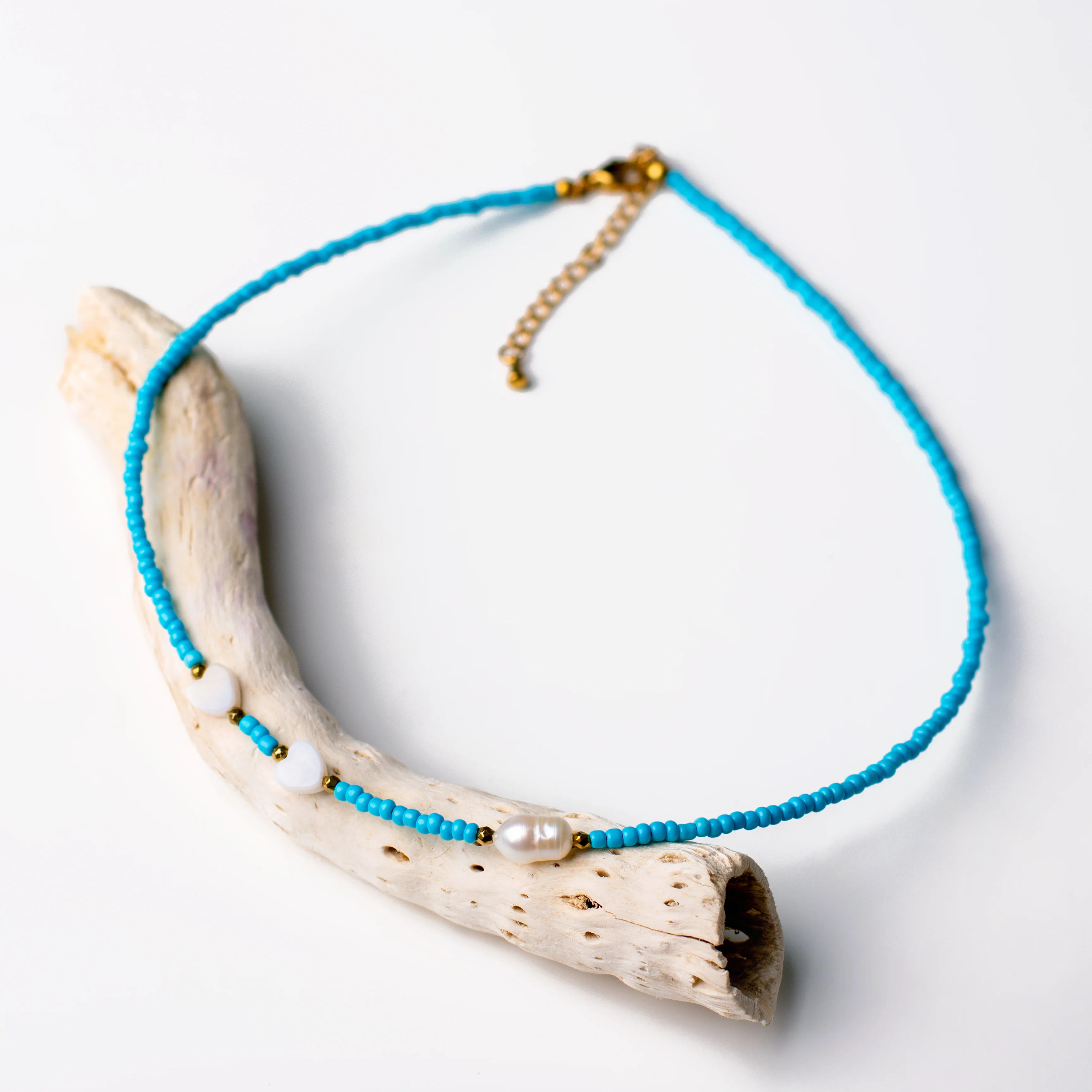 Κολιέ μαργαριτάρι με καρδιές από κοχύλι, τυρκουάζ χάντρες και αιματίτη - Θαλασσινή αγάπη