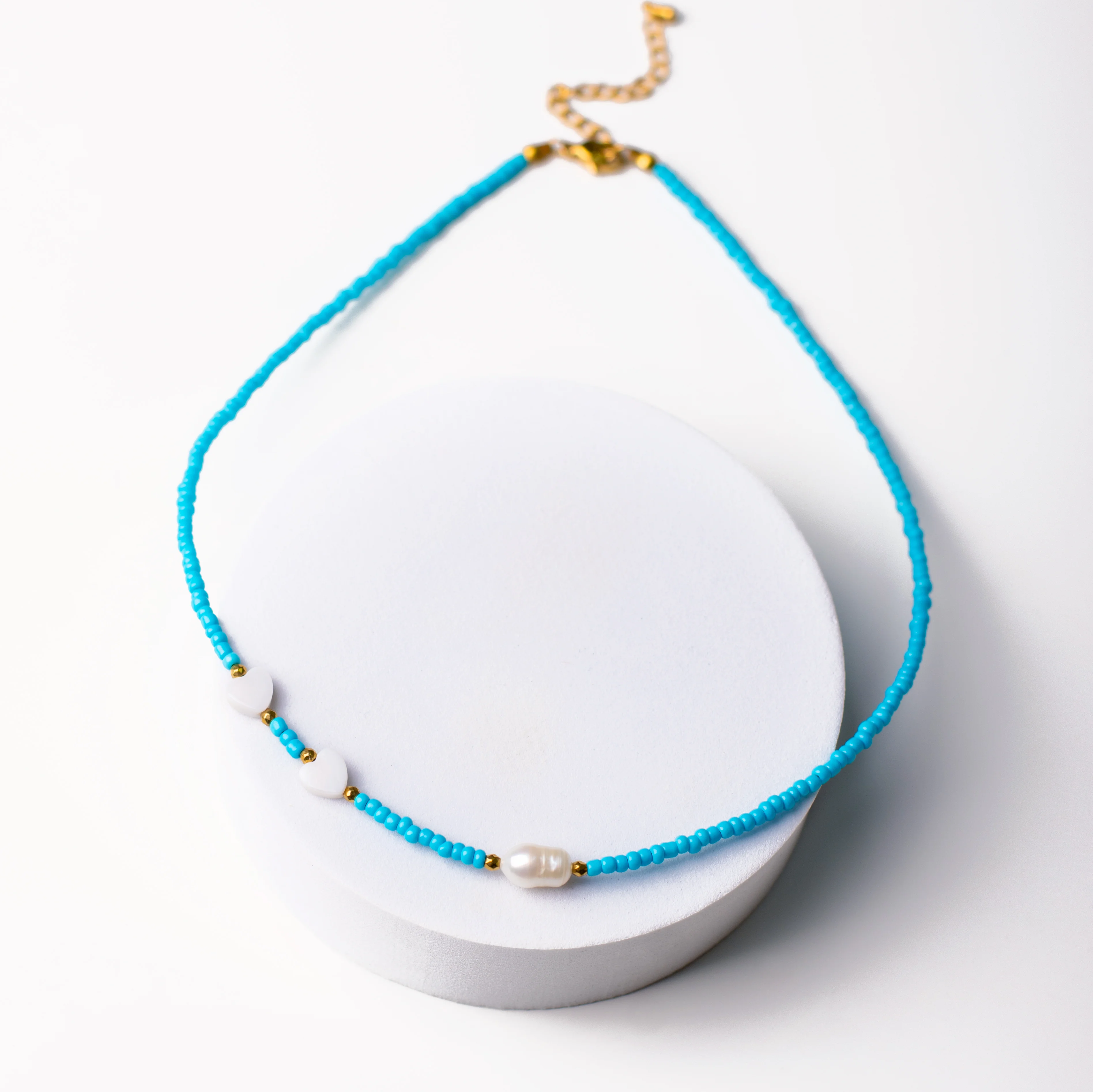 Alternative view of Κολιέ μαργαριτάρι με καρδιές από κοχύλι, τυρκουάζ χάντρες και αιματίτη - Θαλασσινή αγάπη