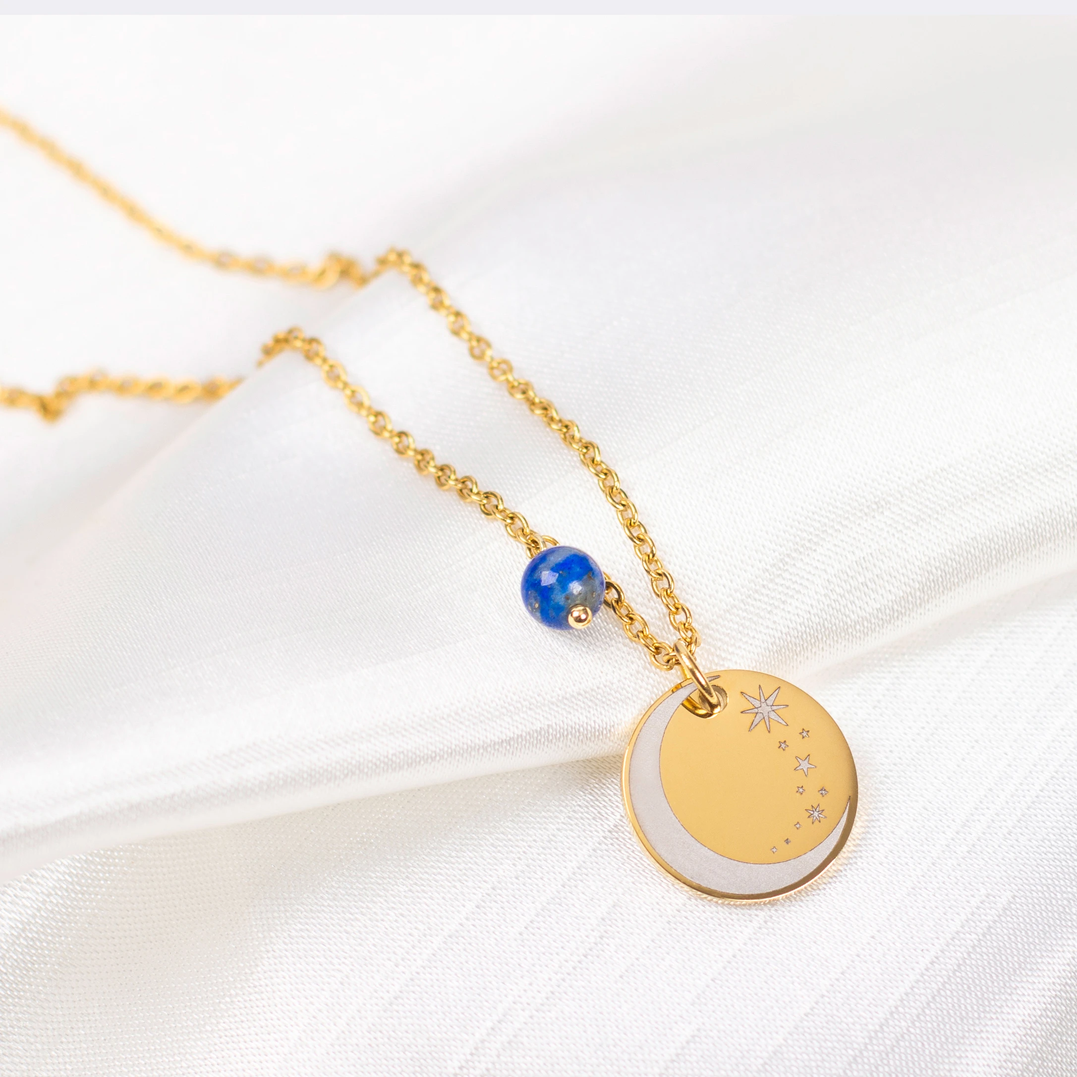Κολιέ με τα σύμβολα moon & stars και πέτρα λάπι