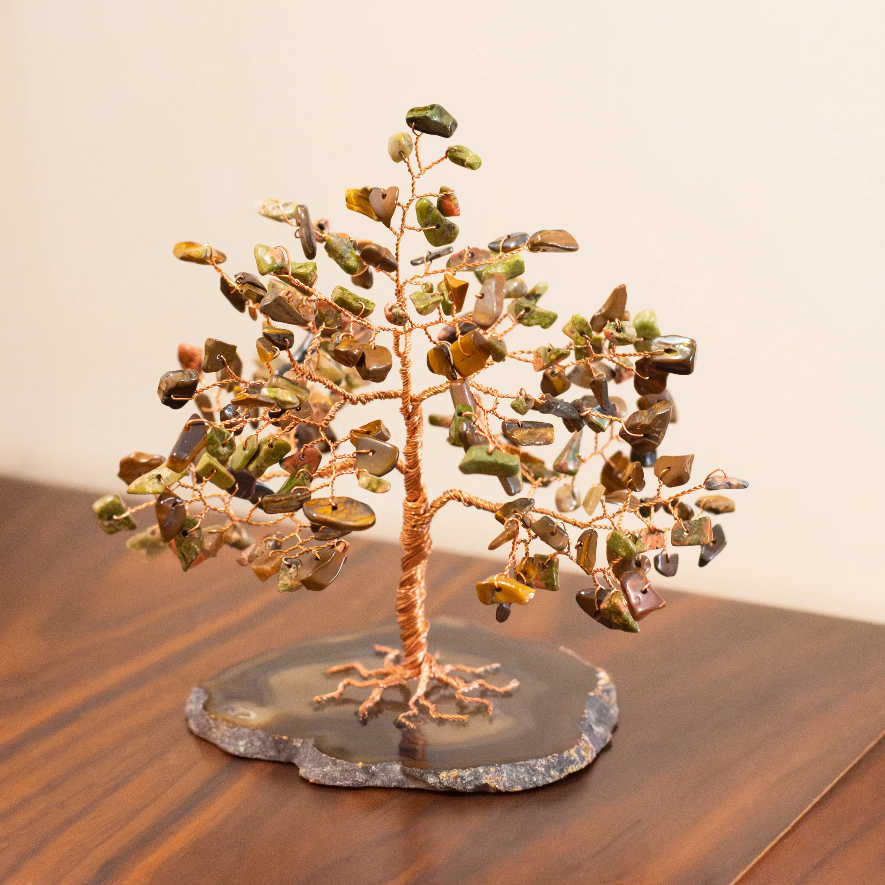 Δέντρο της Ζωής με ημιπολύτιμους λίθους ουνακίτη μάτι της τίγρης και βάση αχάτη